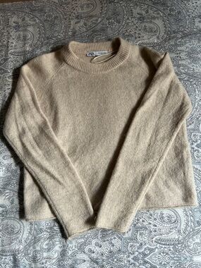 Zara Neutral Cream Crewneck Sweater